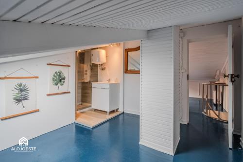 a room with a blue floor and white walls at Seaside Santa Cruz- Beachfront Apt 3 BDR with BBQ in Silveira