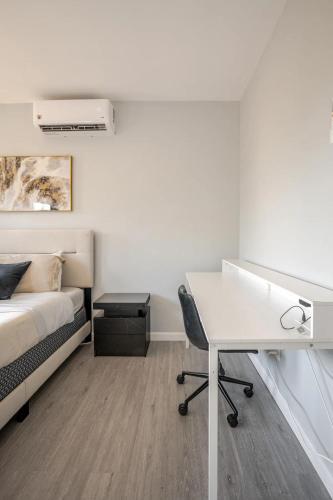 a bedroom with a desk and a bed and a bed and a desk at Modern 3-Bdrm Apt in Black Rock in Bridgeport