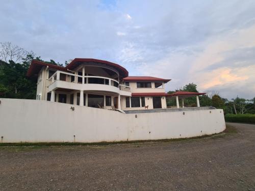 a house sitting on top of a white wall at CasaDiane in Tapantí