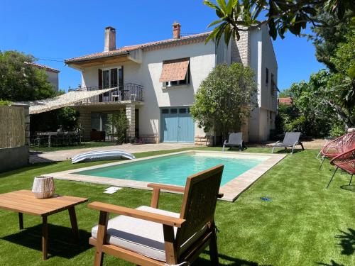 Maison calme, piscine et festival à deux pas
