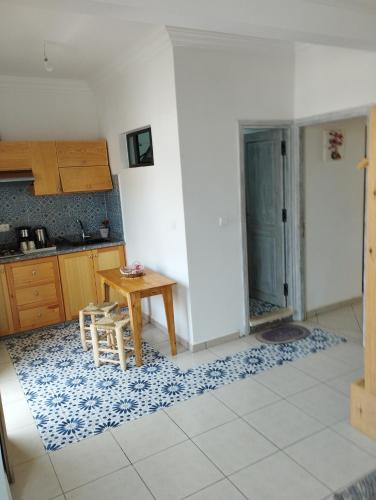 Kuchyň nebo kuchyňský kout v ubytování Cozy studio avec Kitchenette