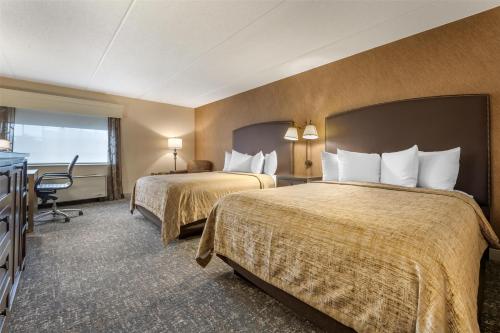Letto o letti in una camera di Best Western Plus The Normandy Inn & Suites