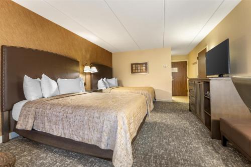 Letto o letti in una camera di Best Western Plus The Normandy Inn & Suites
