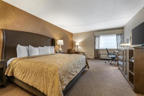 Letto o letti in una camera di Best Western Plus The Normandy Inn & Suites