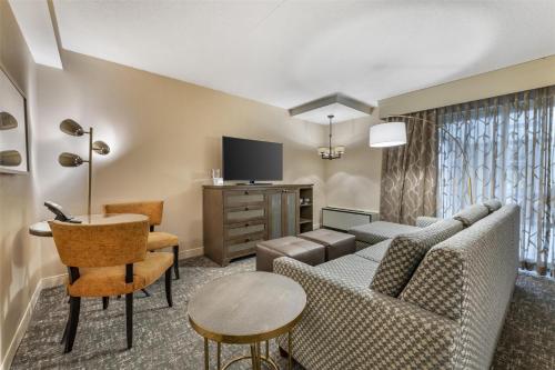 TV o dispositivi per l'intrattenimento presso Best Western Plus The Normandy Inn & Suites