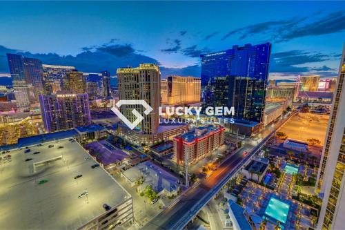 Nespecifikovaný výhled na destinaci Las Vegas nebo výhled na město při pohledu z hotelu