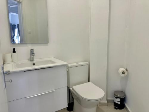 Ένα μπάνιο στο Central 2 bedroom flat