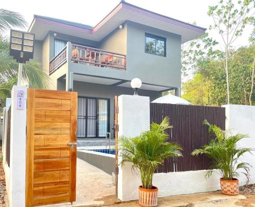 Bangunan di mana terletaknya vila ini