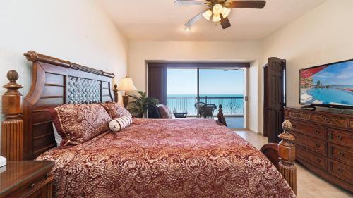 En eller flere senge i et værelse på Sonoran Sky