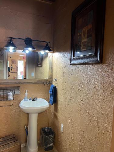 Gallery image of Acorn Hideaways Canton Rustic Old West Frontier Suite in Canton