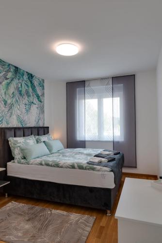 Una cama o camas en una habitación de Lemona Apartmani Vrnjačka Banja
