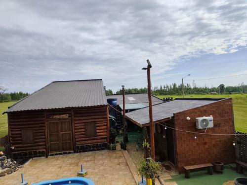 El edificio en el que está el campamento