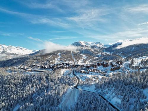 an aerial view of a ski resort in the snow at AL Cosy in Vars Ski & Nature in Vars