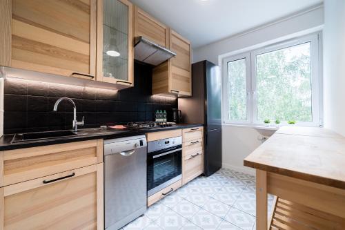 Kuchyň nebo kuchyňský kout v ubytování Osiedle Sobieskiego Comfort Apartment by BookingHost