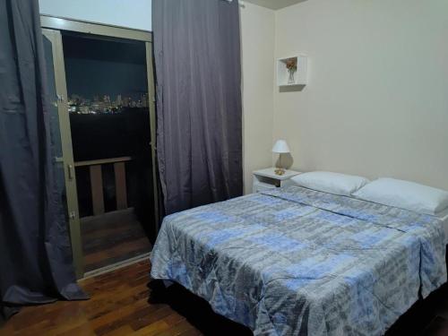 Postel nebo postele na pokoji v ubytování Suites Quartos Lindos Sobrado com Piscina no Centro
