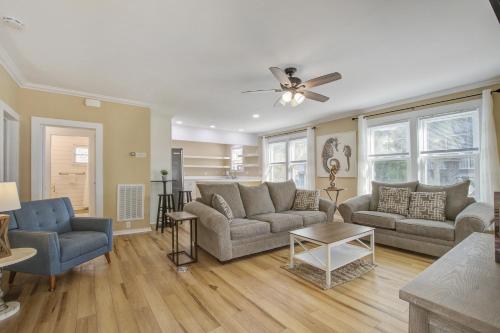 Et opholdsområde på Folly - Beaches Be Crazy