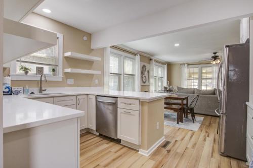 Køkken eller tekøkken på Folly - Beaches Be Crazy