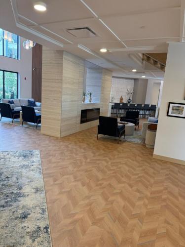 a lobby with a waiting room with chairs and tables at Modern & Spacious Stay in Prime Location Parking in Richmond