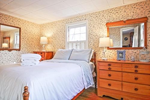 Gallery image of Lofted Cape Cottage by Leavetown Vacations in South Yarmouth