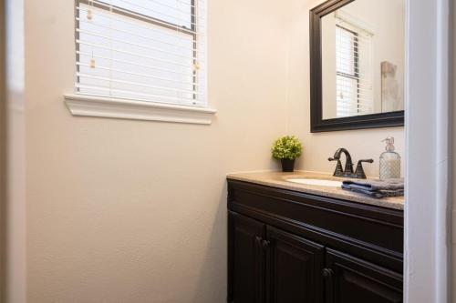 AtascocitaにあるHouston Escape Heated Pool Cabana & Game Roomのギャラリーの写真