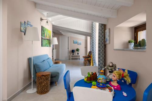 Posezení v ubytování Luxury Panoramic Loft with heated pool near Catania, Taormina, the Sea and Mount Etna by SicilianRelaxingHomes