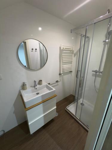 a white bathroom with a sink and a shower at Casa do Mar Oeiras in Oeiras
