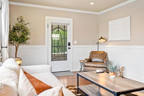 Χώρος καθιστικού στο Summer Escape Firepit EV Charger Walkable