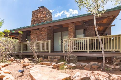 Gallery image of Glass House Elk Rim Pine in Pine