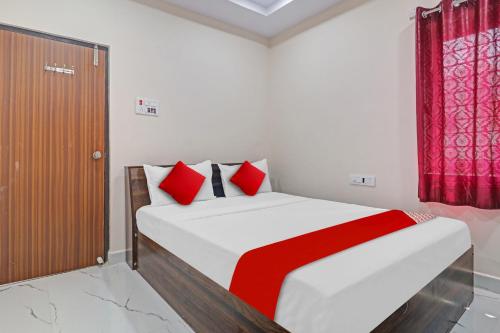 Ένα ή περισσότερα κρεβάτια σε δωμάτιο στο Hotel O SV Grand