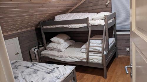 a couple of bunk beds in a room at Romslig leilighet sommer og vinter in Tyinkrysset