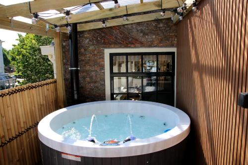 a jacuzzi tub in the middle of a backyard at Luxury Harbour Apartment with Sauna and Jacuzzi in Medemblik