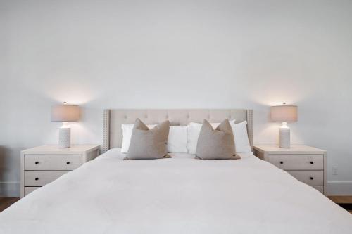 Ein Bett oder Betten in einem Zimmer der Unterkunft Studio Pool House by Xquisite Rentals