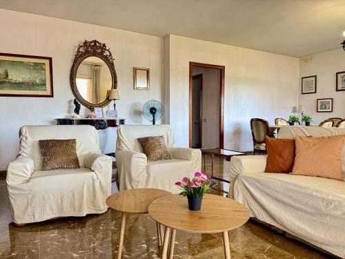 O zonă de relaxare la Villa Ciguena by Gloove