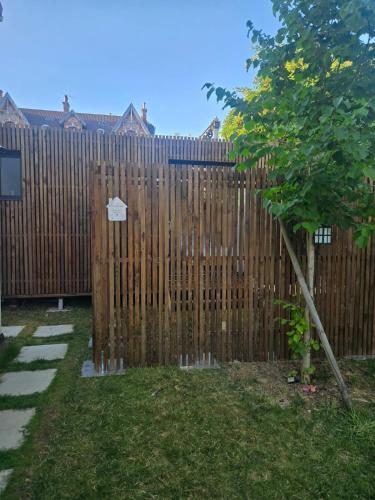 Κήπος έξω από το Greenlodge à 15 min from Paris