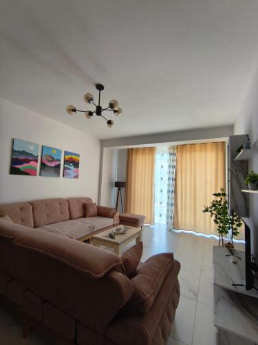 Posezení v ubytování Saranda Xhulial 2 Apartament