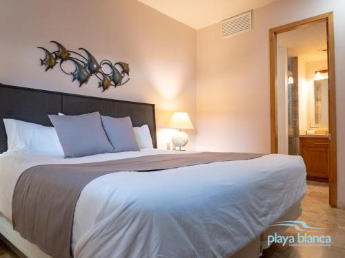 Ένα ή περισσότερα κρεβάτια σε δωμάτιο στο Playa Blanca Premier Unit 406