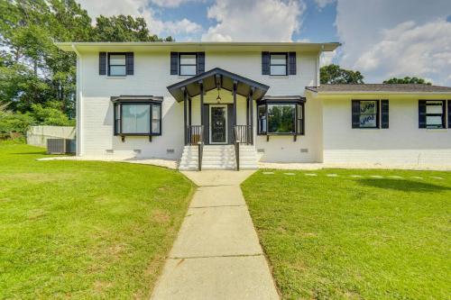 Gallery image of Pool and Game Room Family Retreat in Fayetteville in Fayetteville