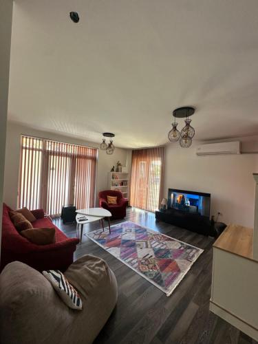 Half & Half Apartments