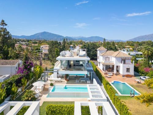 Brand New 7B Villa Zelda Beachside New Golden Mile