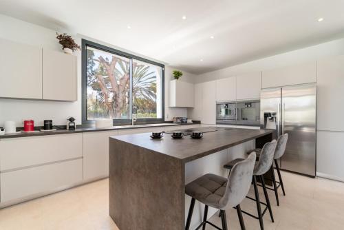 Brand New 7B Villa Zelda Beachside New Golden Mile