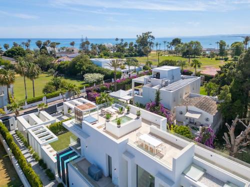 Brand New 7B Villa Zelda Beachside New Golden Mile