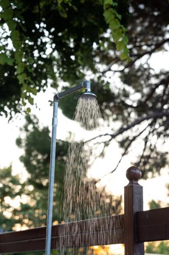 a hose is being used to water a fence at The Sheriff's Beach House in Lóngos