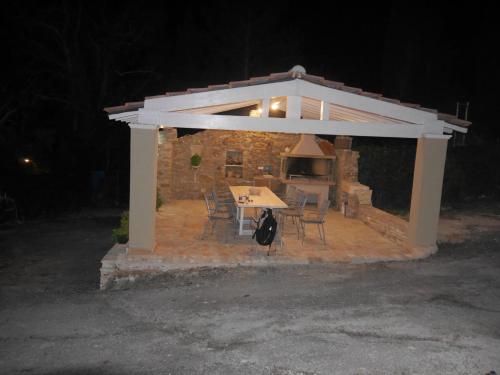Εγκαταστάσεις μπάρμπεκιου για όλους τους επισκέπτες της βίλας