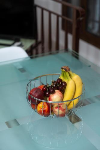 a bowl of fruit on a glass table at The Sheriff's Beach House in Lóngos