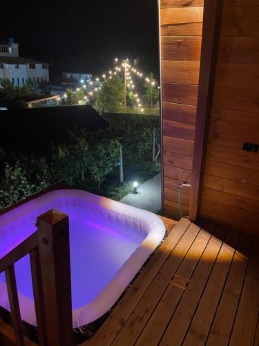 Πισίνα στο ή κοντά στο Azalea 2, Cozy Wooden Villa