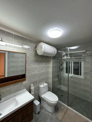 Koupelna v ubytování Truro Apartment Retreat