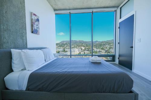 Katil atau katil-katil dalam bilik di Multiple Hollywood Apartments Hub