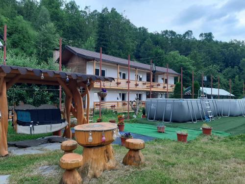 Galeriebild der Unterkunft Pensiunea Serbeca in Broşteni