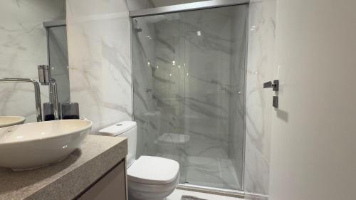 Ένα μπάνιο στο Condomínio City House : Conforto e vista privilegiada!