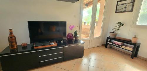 Charmant Appartement au Calme à 5min du centre d'Aix-en-Provence avec Terrasse vue sur jardin & parking privé